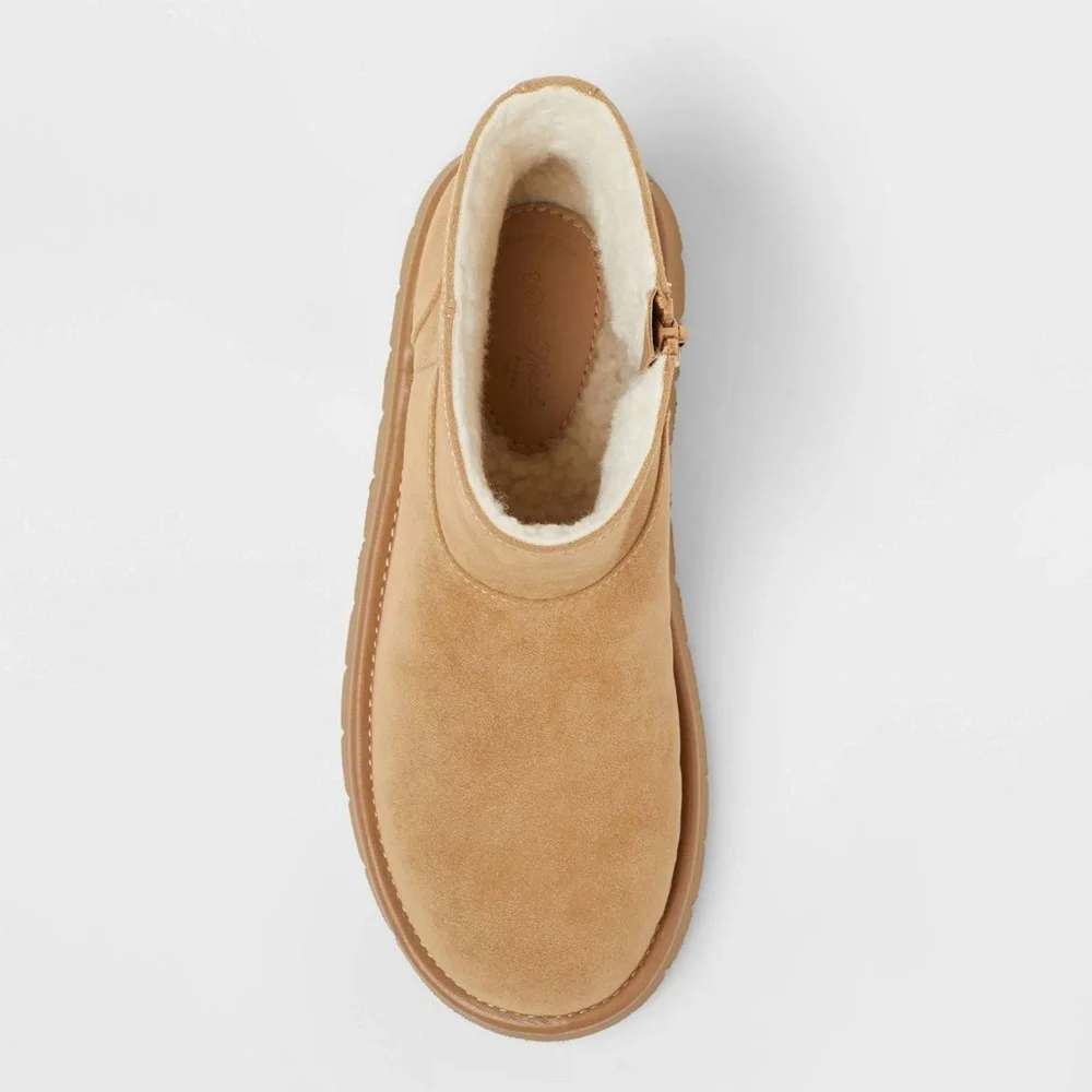 Universal Thread Women’s May Tan Suede  Boots with Memory Foam Insole . Size 9